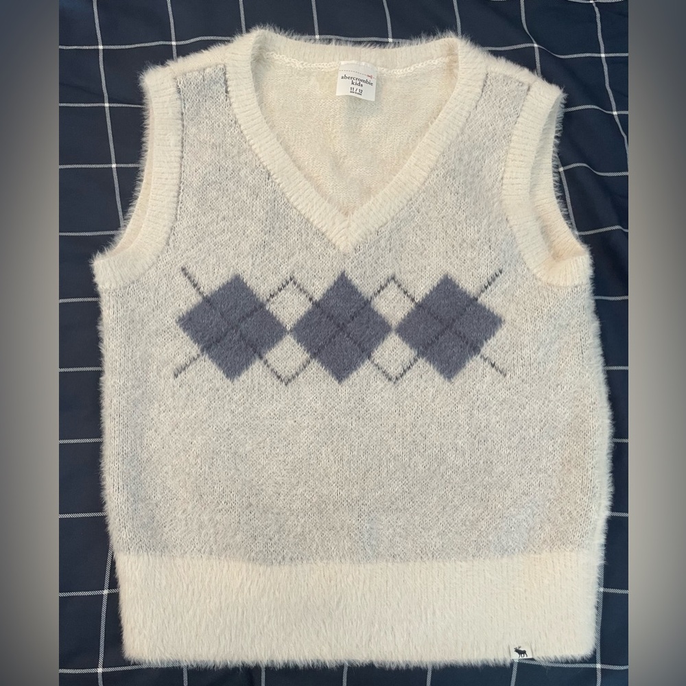 Back to school! Abercrombie Kids Girls Argyle Sweater Vest. Size 11/12. NWOT.